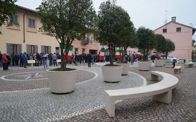 Panchine e fioriere in cemento nel comune di Ospedaletto lodigiano