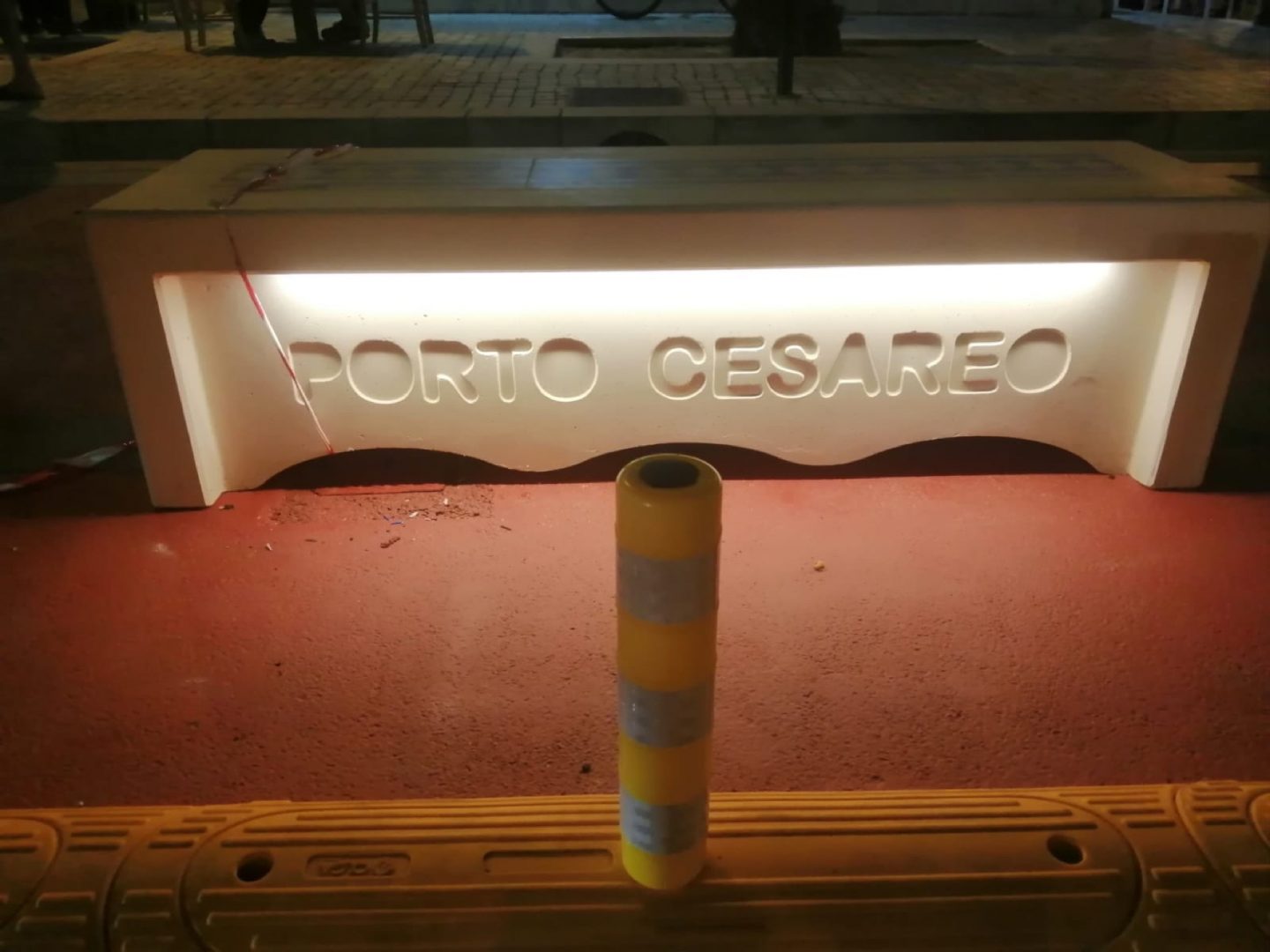 Porto cesareo Lecce nuove panchine in cemento