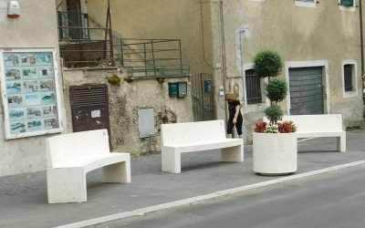 Rocca Priora Roma, installazione di dissuasori, panchine cestoni e fioriere in cemento