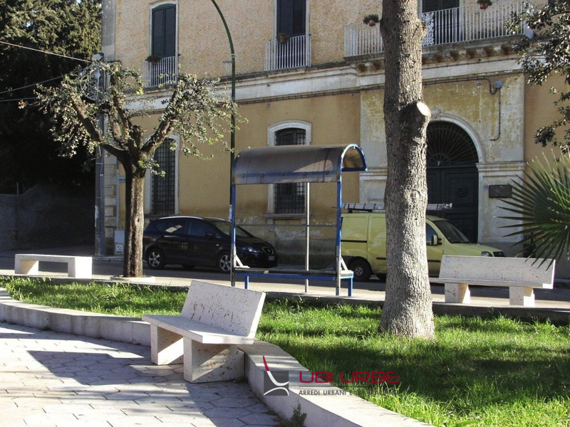 Panchine in Villa a Supersano Lecce