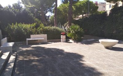 Panchine e cestini all’ Università di Bari dipartimento fisica campus quagliariello